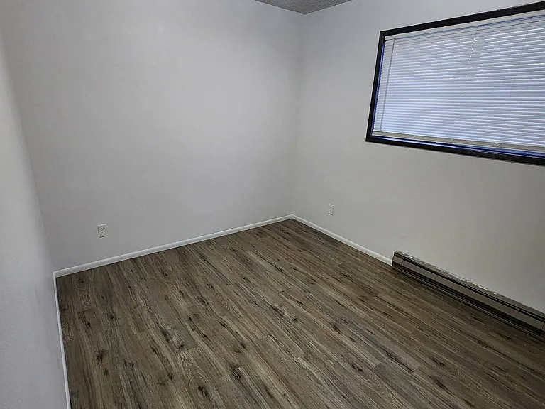 1206 E 3rd St #3 — Photo 7