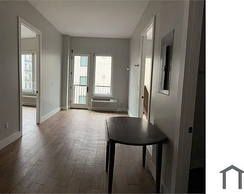 1000 Woodycrest Ave — Photo 5