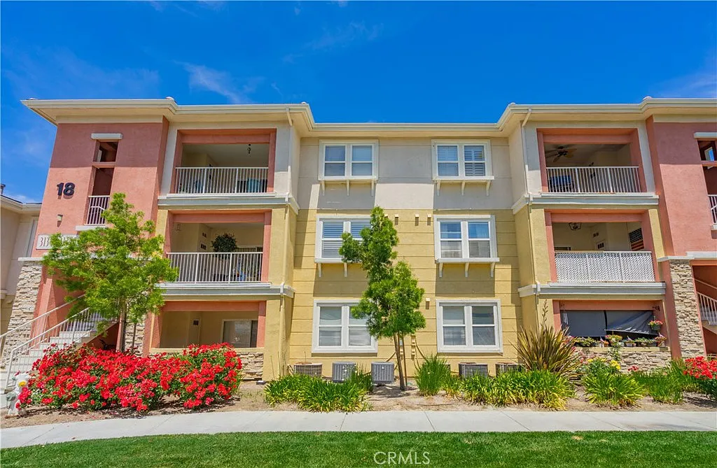 2 bed, 1101 sqft, $2,250 — Photo 1