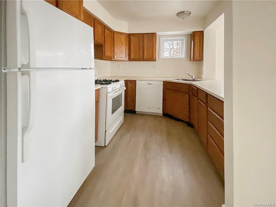 1st image of 510 Westchester Ave #9B