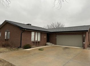 700 Kelly Ln, Dubuque, IA 52003