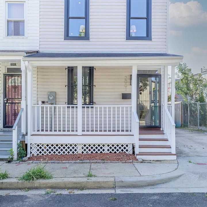 1st image of 2001 Gales St NE