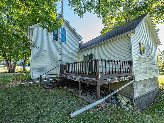 3rd image of 221 Lynn St