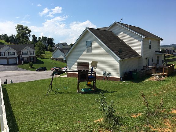 3rd image of 535 Windsor Dr