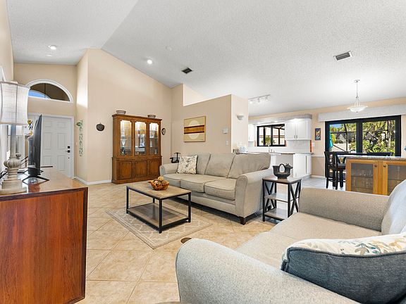 4th image of 107 Executive Circle