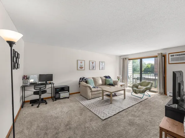 4 Pine Tree Dr APT 212, Arden Hills, MN 55112