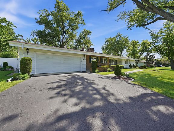 3rd image of 17413 Emerson Ave
