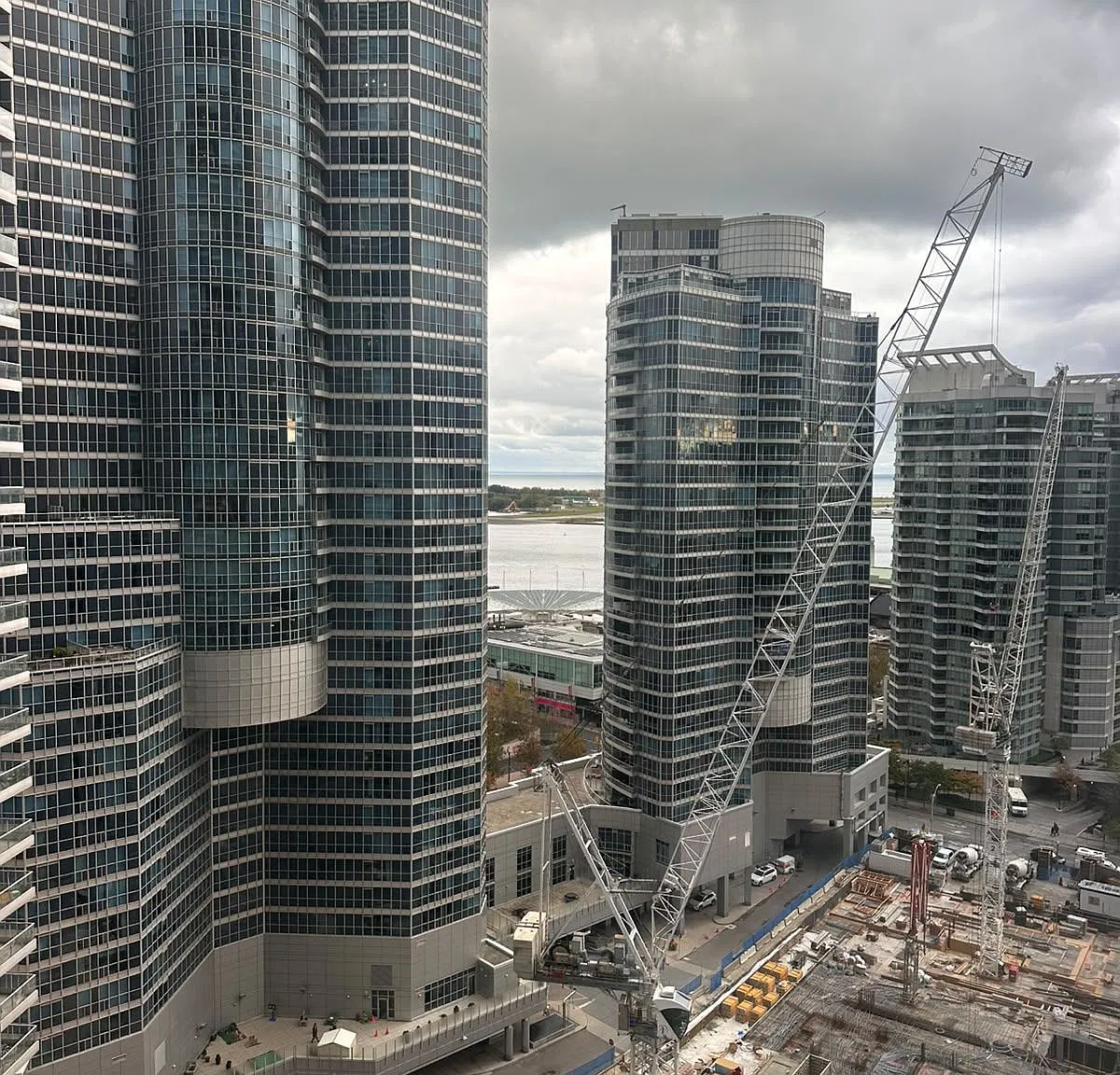 1 bed, $2,300 — Photo 2
