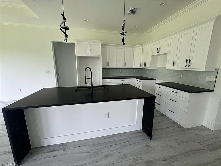 308 Golden Gate Blvd E — Photo 18