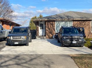 135 Bonham Blvd #BASEMENT, Mississauga, ON L5M 1C8