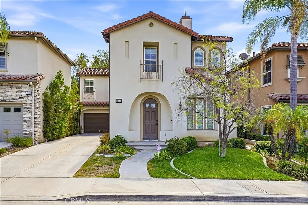 4 bed, 2.5 bath, 2275 sqft, $5,100 — Photo 1