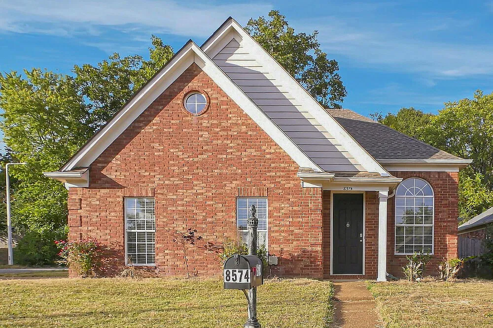 3 bed, 2.0 bath, 1300 sqft, $1,675 — Photo 1
