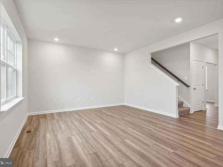 121 Solstice Way — Photo 8