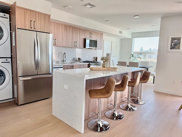 Penthouse 2 Bed 2.5 Bath