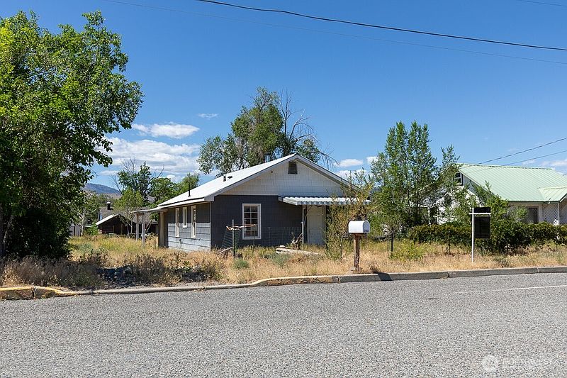 2nd image of 722 Jackson Street