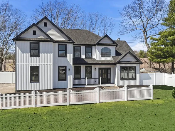 112 S Hillside Avenue, Nesconset, NY 11767