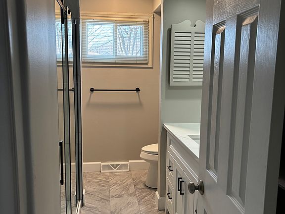 3rd image of 620 Nahma Ave #620