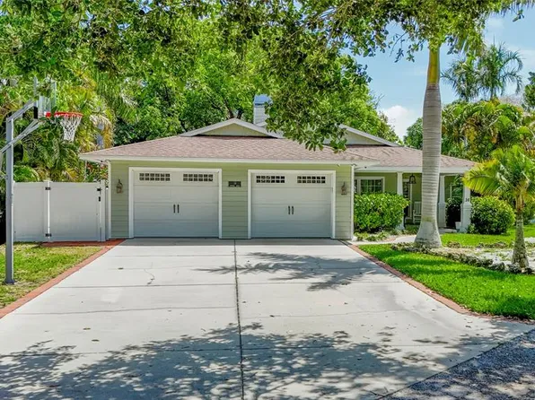 14 Evonaire Cir, Belleair, FL 33756