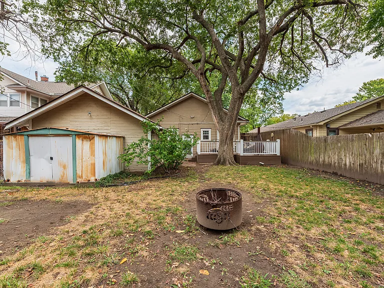 1221 N Perry Ave — Photo 26