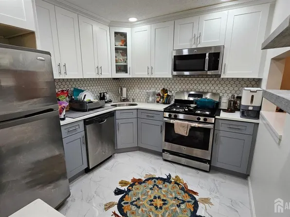 73 Rachel Ct, Franklin Park, NJ 08823