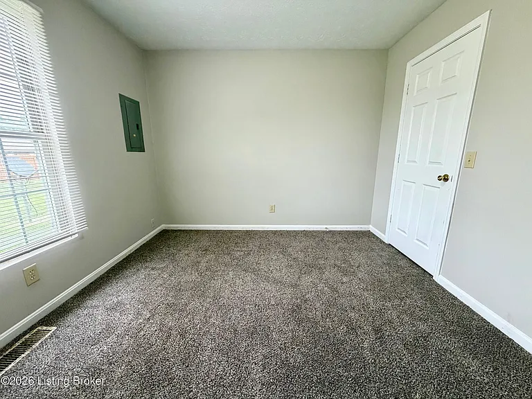 254 E Davis St #D — Photo 5