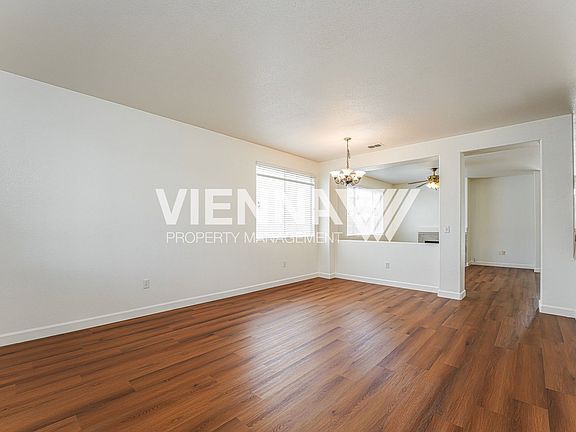 5th image of 493 Silverhorn Dr