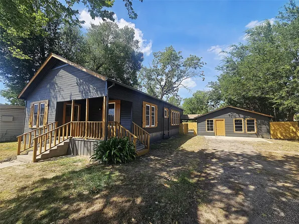 305 W Sabine St, Groesbeck, TX 76642