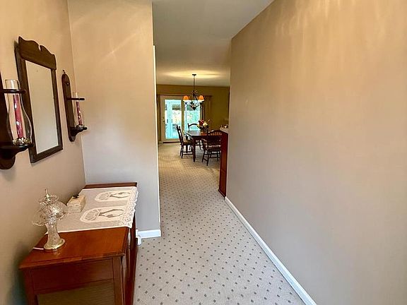 5th image of 304 W Walnut Tree Dr