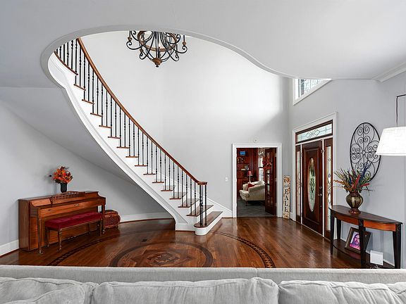 4th image of 65 River Heights Dr