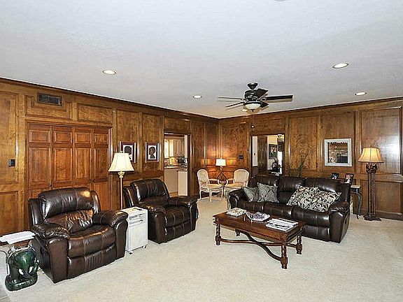 5th image of 2211 Leisure Ln