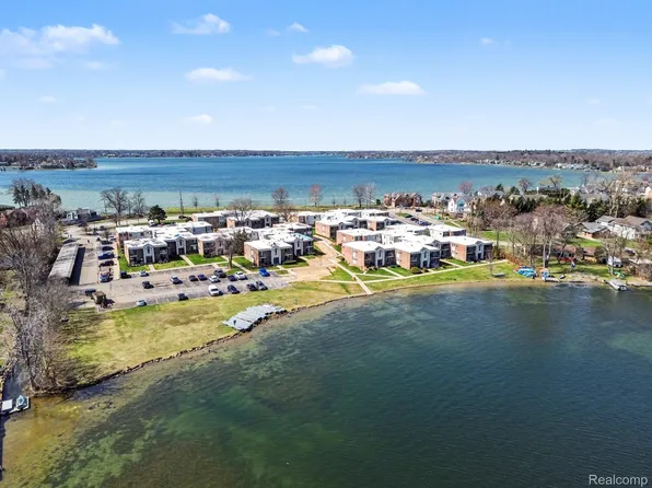 1611 Cass Lake Rd Unit C, Keego Harbor, MI 48320