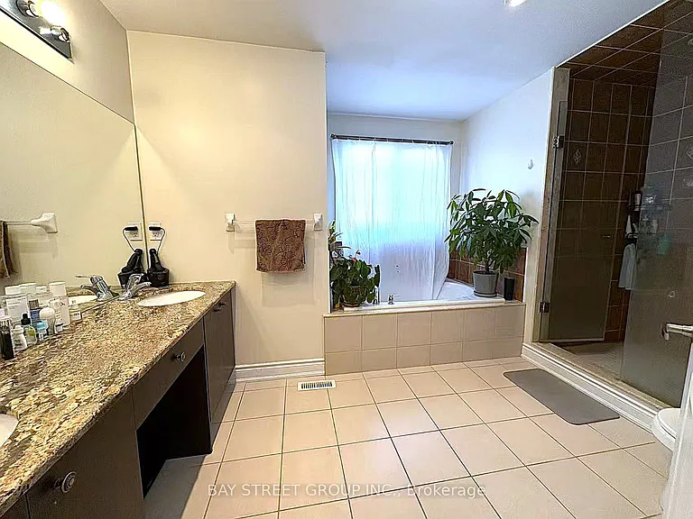 9 Strawflower Mews — Photo 8