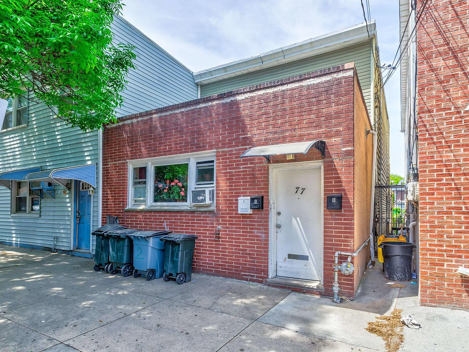 2 bed, 1.0 bath, $2,000 — Photo 2