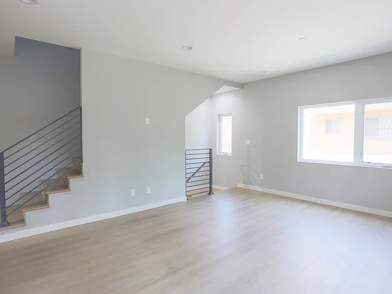 1242 N Beachwood Dr #1242 — Photo 15