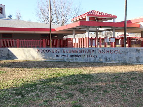 Award winning school nearby