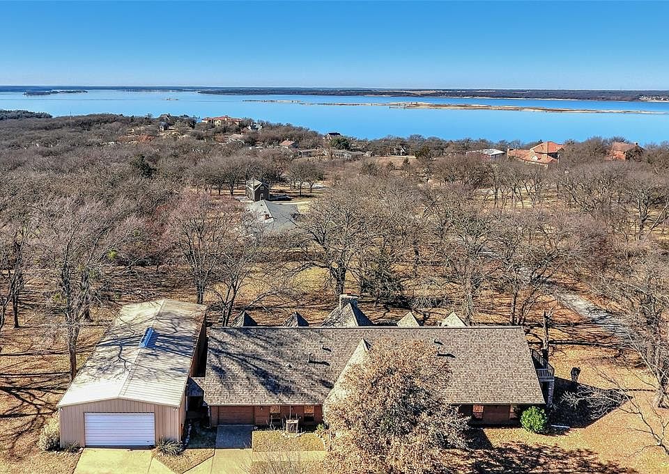 1st image of 102 Crescent Dr