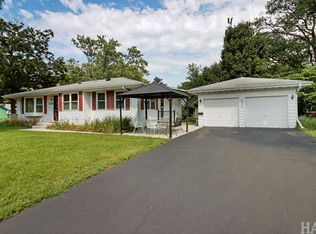 630 Stewart Ave, Woodstock, IL 60098