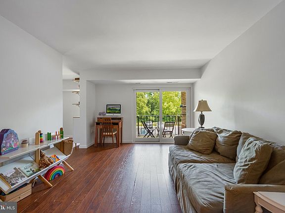 4th image of 24 Silverwood Cir APT 5