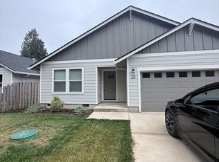 272 SW Ivy St, Mill City, OR 97360