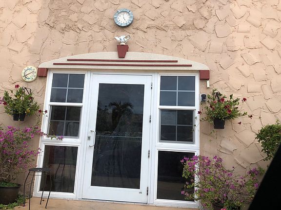 4th image of 221 SE 9th Ave #111