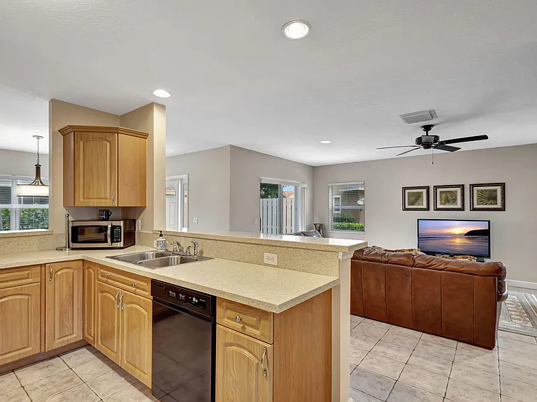 13792 Yarmouth Dr — Photo 21