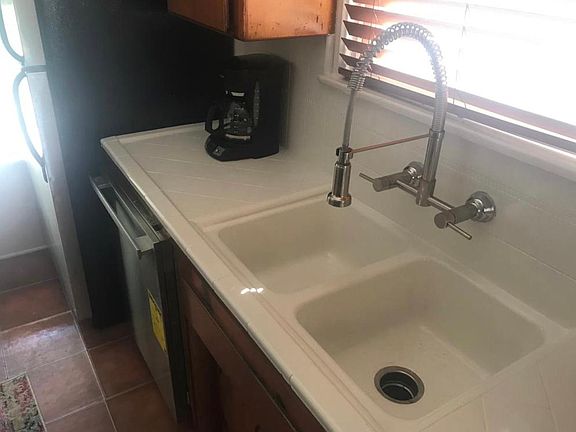 2nd image of 309 Rose Ave #309