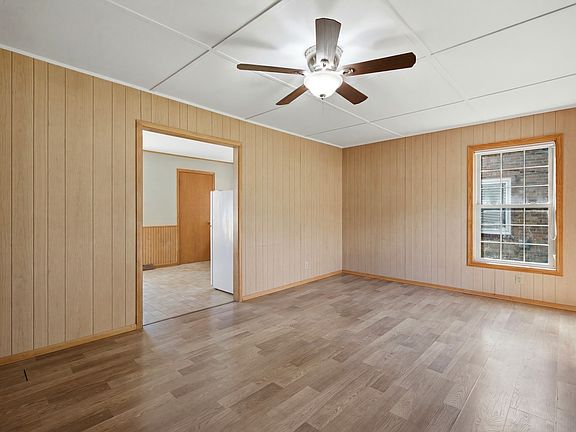 5th image of 658 Pleasant St