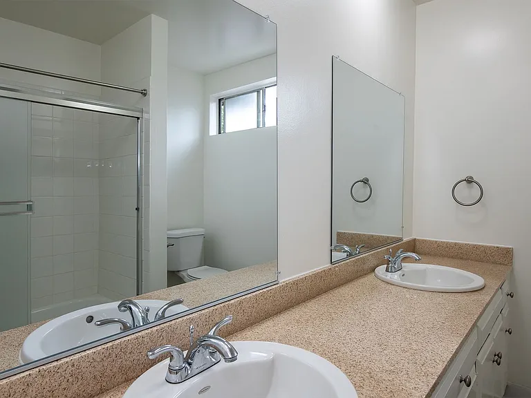 1120 W Alhambra Rd — Photo 12