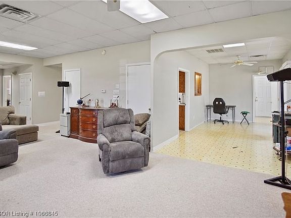 3rd image of 6814 Bear Hollow Rd
