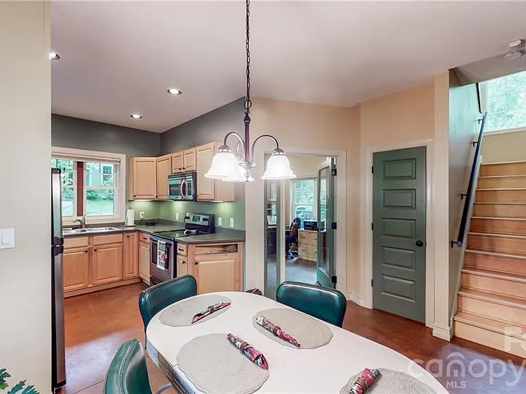 19 Sevan Ct — Photo 6
