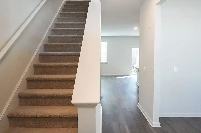 5 bed, 3.5 bath, 2721 sqft, $2,500 — Photo 4