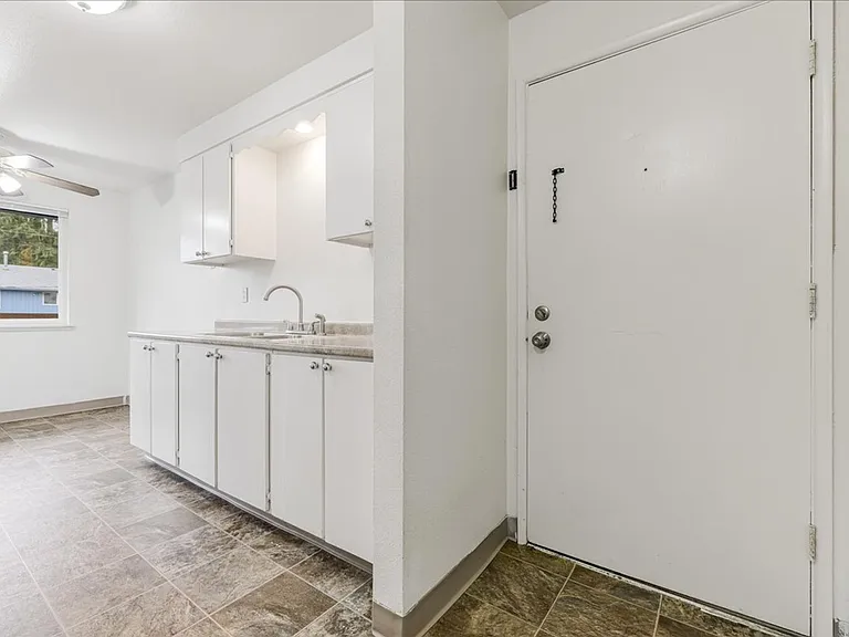 Cannon Court Apartments — Photo 17
