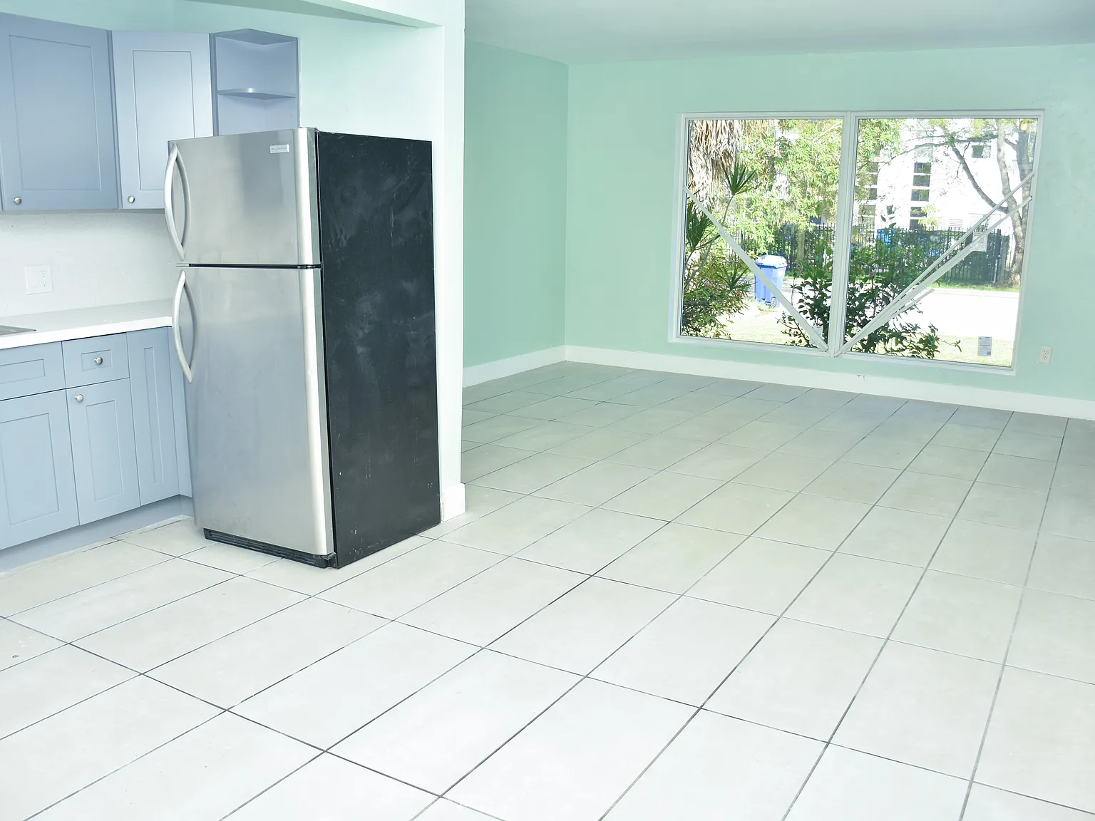 3 bed, 1250 sqft, $3,400 — Photo 4