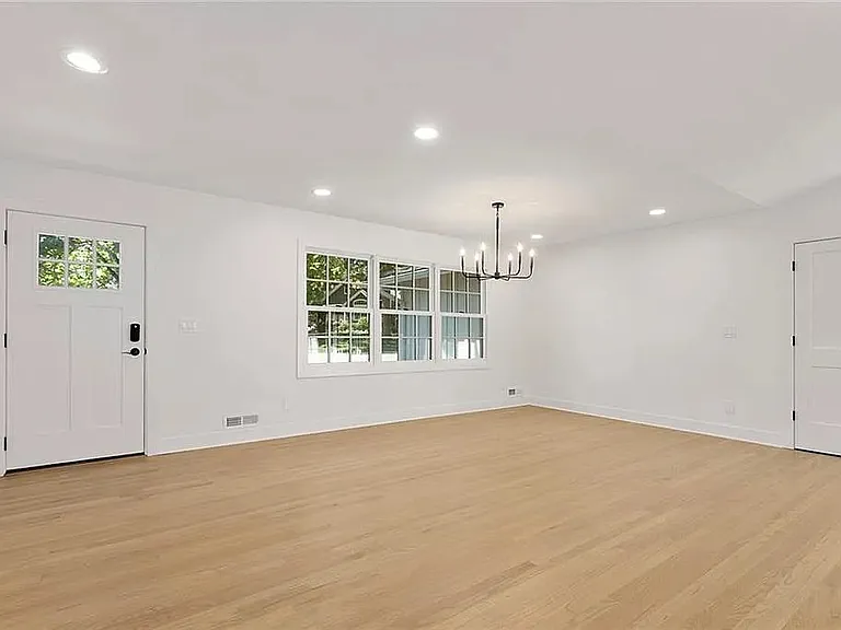 8105 Rosewood Dr — Photo 24